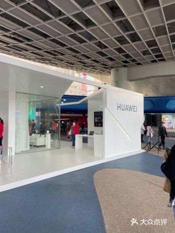 五一劳动节五毛场逛逛，下沉式广场有HUAWEI全场景