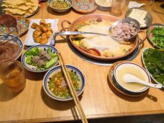 -洱火云南酸菜牛肉火锅(石景山当代商城店)