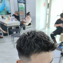 -宫铭烫发染发接发店