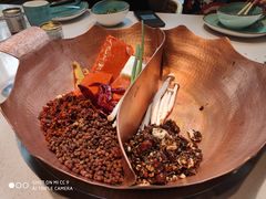 -墨居上隐·院子里火锅(峨眉店)
