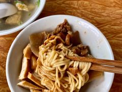 -松树干拌面店
