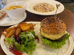 招牌牛肉汉堡-UPPER KITCHEN(延安路店)