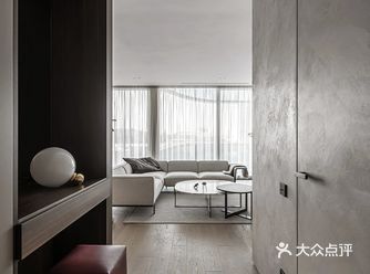 极简的灰色主义为基础,打造了一个精致的室内空间