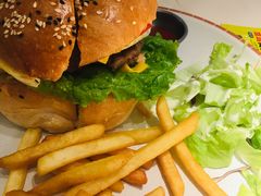 瀑布芝士牛肉汉堡-阿妮叶李(光谷世界城店)