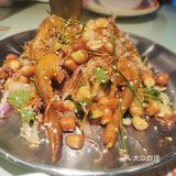 用用瓣开有很多汁流出来，一口下去外脆肉滑够汁够味