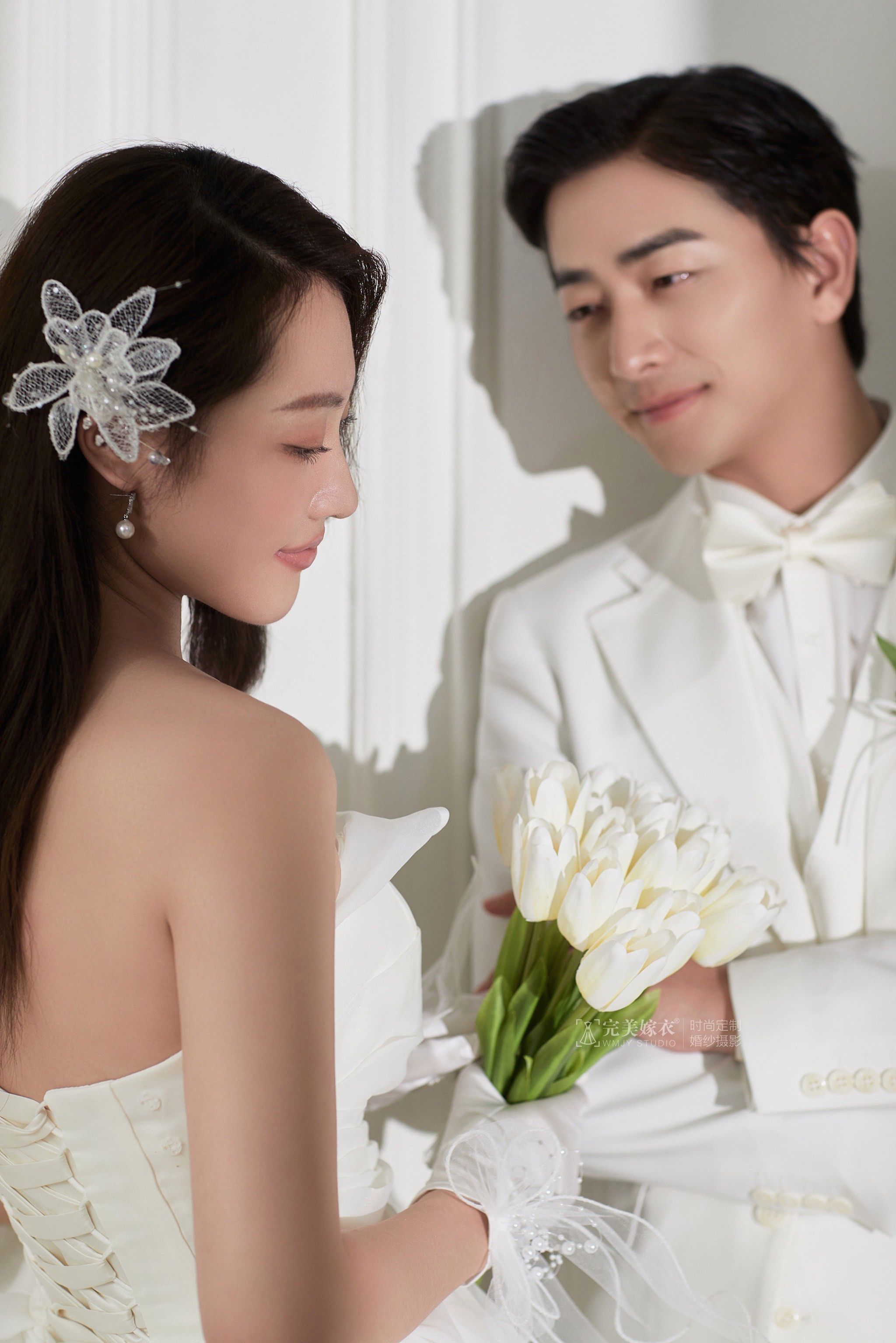 相信彼此都可以为对方改变.室内极简风婚纱照