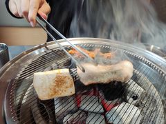 -围炉肉舍•炭烤活鳗•丹东海鲜烤肉(步行街店)