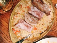 手抓羊肉-阿里家·新疆烤肉酒場 by MIG