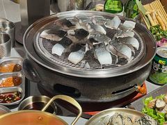 -围炉肉舍•炭烤活鳗•丹东海鲜烤肉(步行街店)