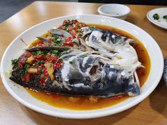 万景自制剁椒鱼头-万景饭店·鱼街农家菜