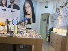 -天空之镜眼镜店蔡司依视路配镜授权零售店(望京颐堤港店)
