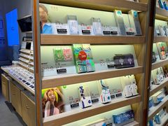 -LOOK眼镜·蔡司依视路配镜(宝山万达店)