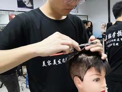 -首脑美容美发化妆美甲培训学校(龙岗校区)