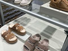 -UGG(燕莎奥特莱斯购物中心店)