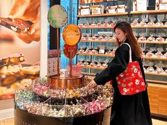 -Laderach 莱德拉(上海环贸iapm店)