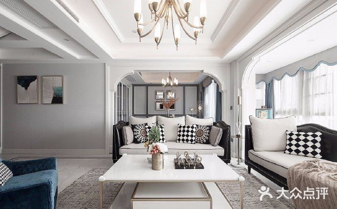 柔和色调的冰川灰色作为墙面的背景，没有那么冷峻的感觉