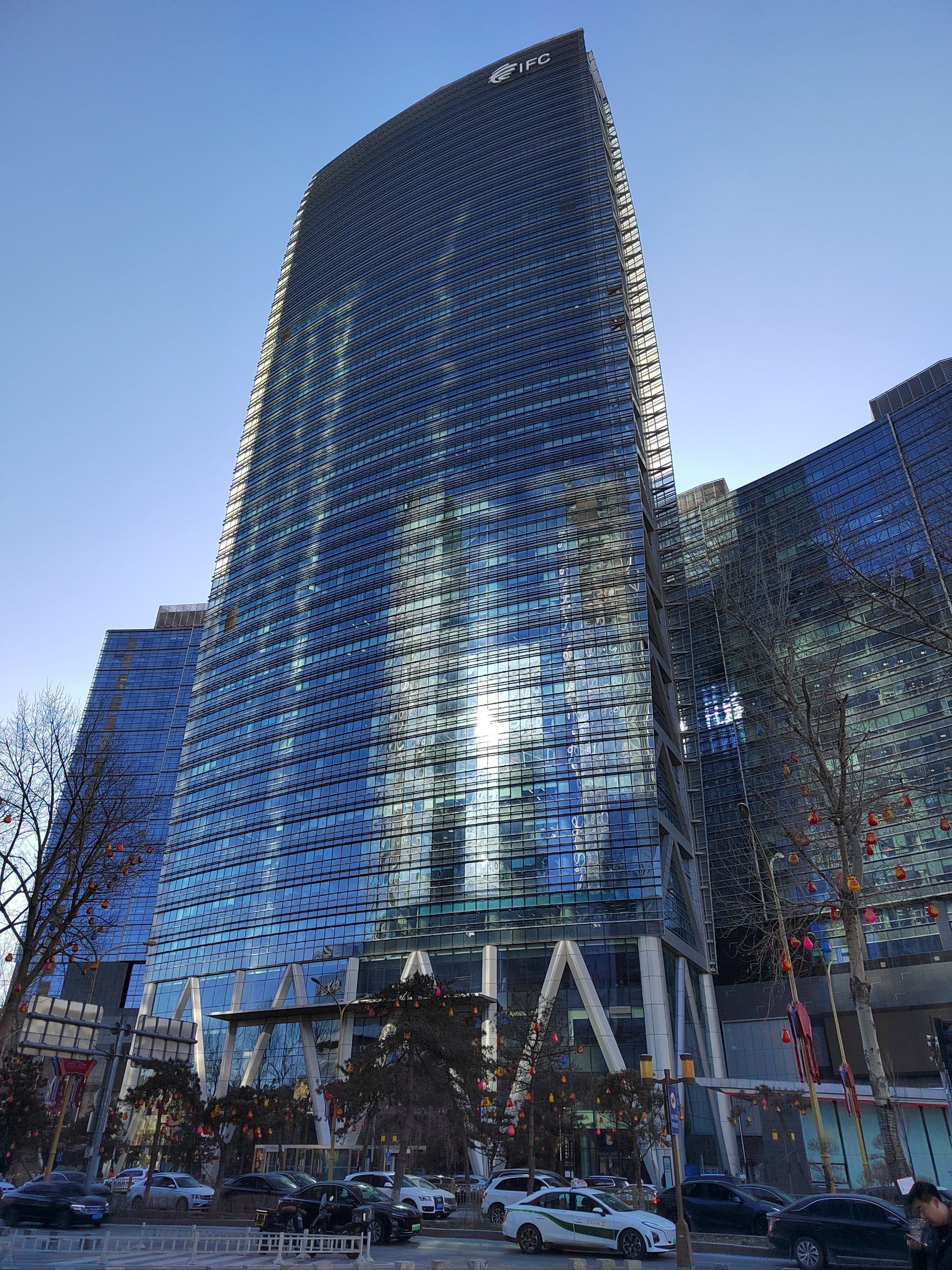 大年三十来到长春人民大街与解放大路交汇处一游,4个角落都是高楼大厦