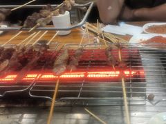 -哈尔滨小酒馆·鲜肉现穿自助烧烤(康新花园店)