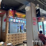 地方菜 本地老店 跟到导航来的 店里面坐满了客人