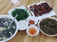 -四更周店烤乳猪