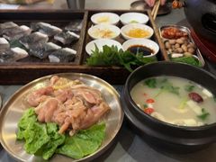 -围炉肉舍•炭烤活鳗•丹东海鲜烤肉(步行街店)