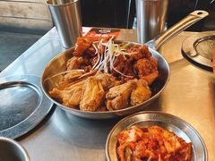原味炸鸡和酱油鸡双拼-MI WU FACTORY米屋美食工厂餐厅(绿地店)