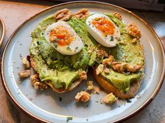 牛油果煮蛋吐司-RAC BAR(安福路店)