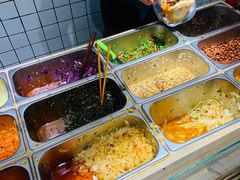 自助取餐区-三兄弟高炉烧饼