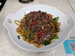 湿炒牛肉芥兰粿条-华威达牛庄(黄埔大道西店)