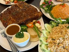 -Chom Cafe and Restaurant