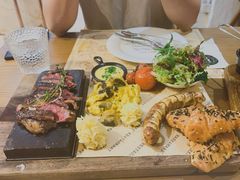 -Mark&Mars Restaurant