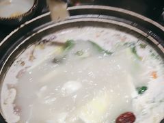 女王锅-小椒娘撒椒鱼火锅(三八广场店)