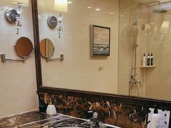 -优逸酒店(柳州窑埠古镇万象城店)