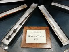 -九又四分之三站台哈利波特商店