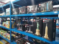 -逝水玩具折扣店
