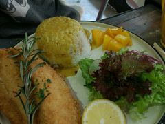 超级炸鱼配蜂蜜咖喱饭及色拉-MIKAKU(万达广场上海宝山店)