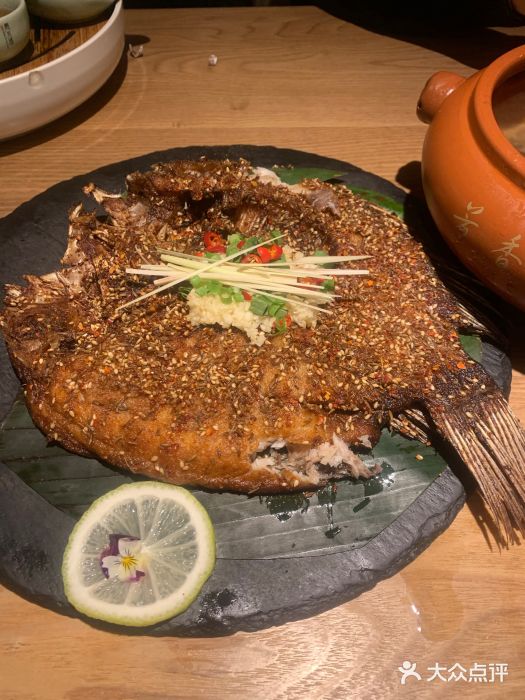 云水瑶意境云南菜餐厅(大悦城店)香茅草烤罗非鱼图片
