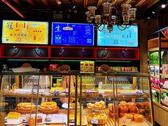 面包甜点陈列柜-昆明冠生园·蛋糕·面包(南强街店)