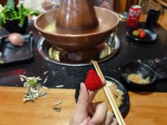 -果松木炭酸菜铜火锅·外婆参鸡汤