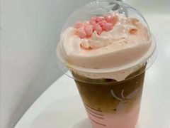 珞珈樱花拿铁-瑞幸咖啡(长城万富汇店)
