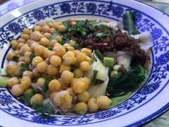 -渝之汇牛肉豌杂面