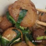 大多都是麻辣烫，手抓饼炸鸡，凉皮凉面的小车