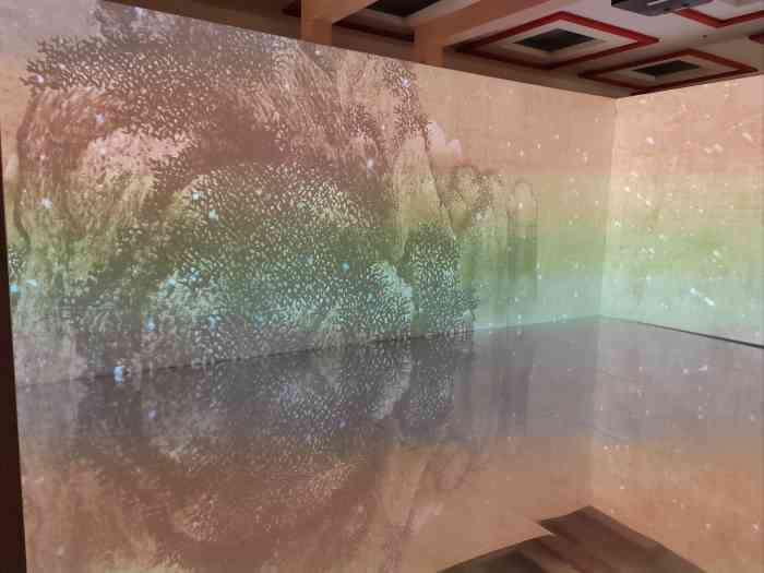 馆,被天津人民的热情惊呆,文化人太多啦,馆前排了三条长长的蛇形队伍