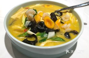 Braised Shrimp with Fresh Tofu Skin in Broth