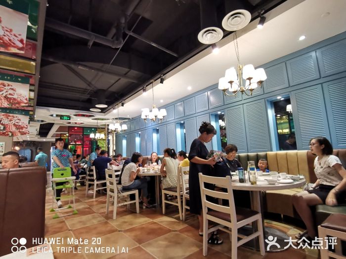 闫府私房菜·百年鲁菜(恒隆店)大堂图片
