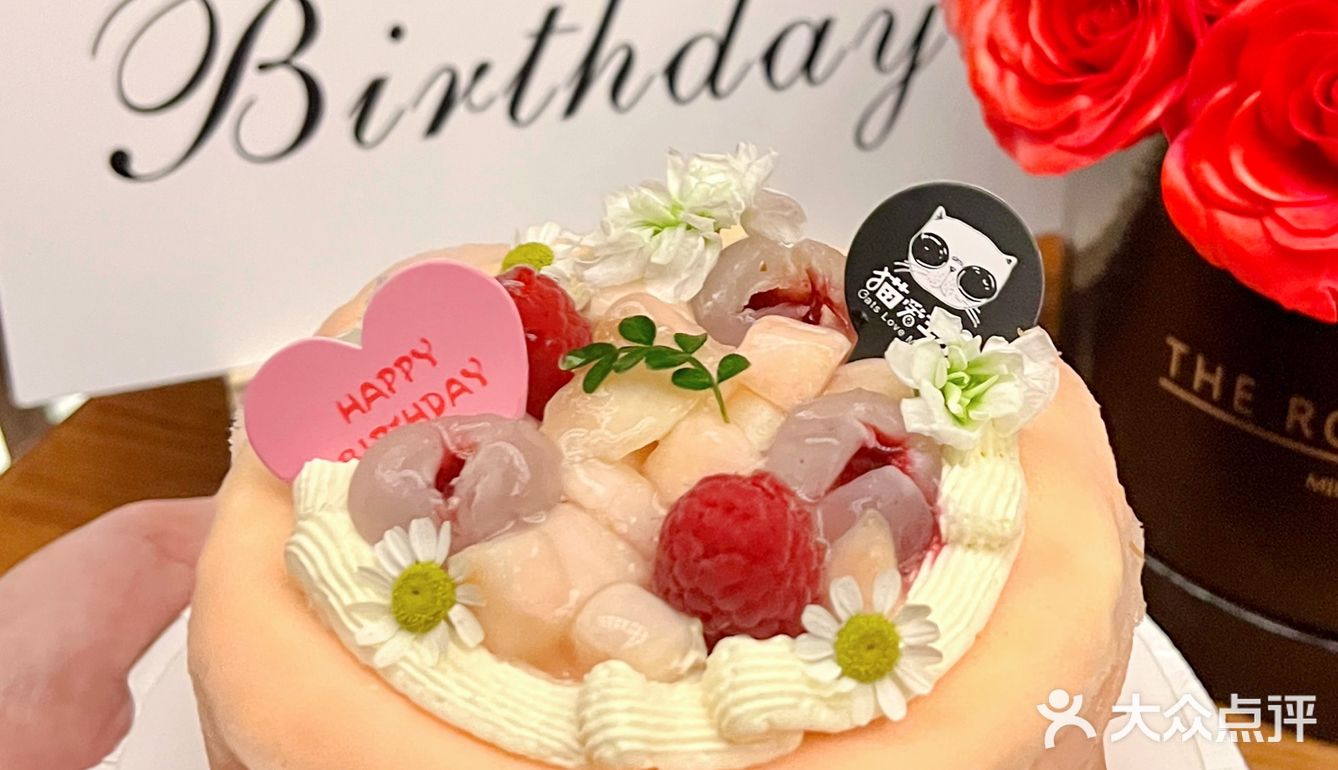 在广州吃到七夕漂亮蛋糕！🎂是水蜜桃味的🍑