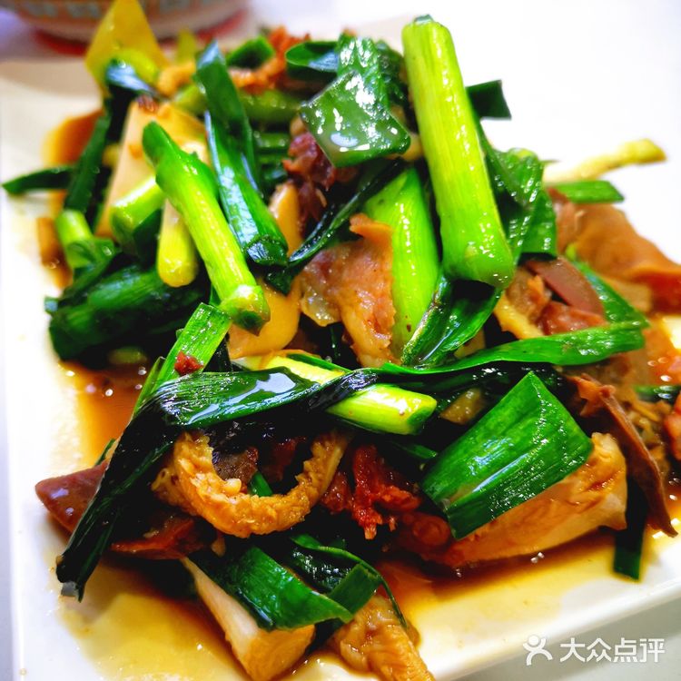 冬天就要吃羊肉，大蒜炒羊肉，一份能下3碗饭！ 