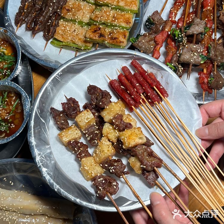 在普宁。。一定要去吃这家烧烤店。。巨好吃。。