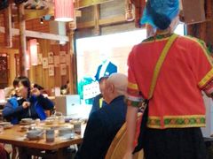 大堂-野山舂·贵州现舂酸汤火锅(鸿通城店)