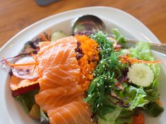 三文鱼沙拉-Chom Cafe and Restaurant